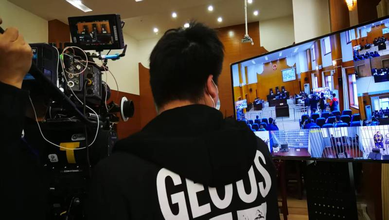 AI生成VS人工创意——黄龙县广告片拍摄公司的技术浪漫主义实践